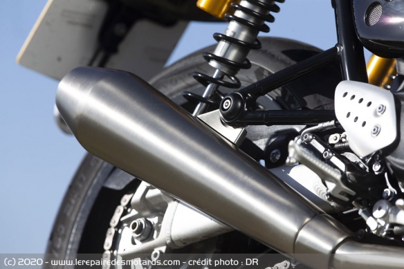 Les silencieux coniques de la Thruxton RS