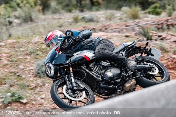 La Thruxton montre sur les petites routes son visage le plus sportif
