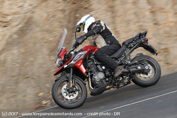 La Triumph Tiger 1200 XRt sur route
