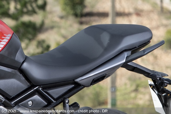 Selle confort pour le conducteur mais spartiate pour le passage