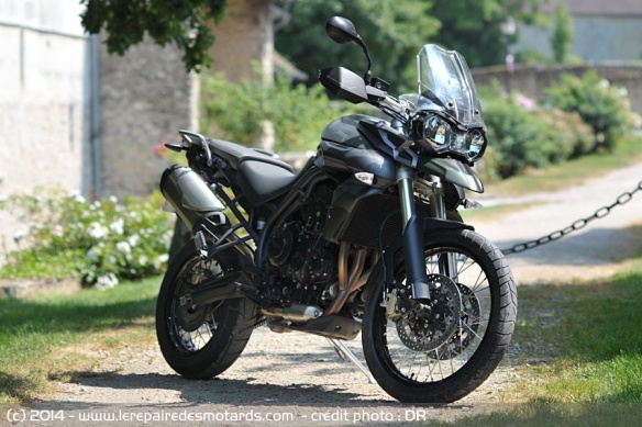 Triumph Tiger 800 XC de face