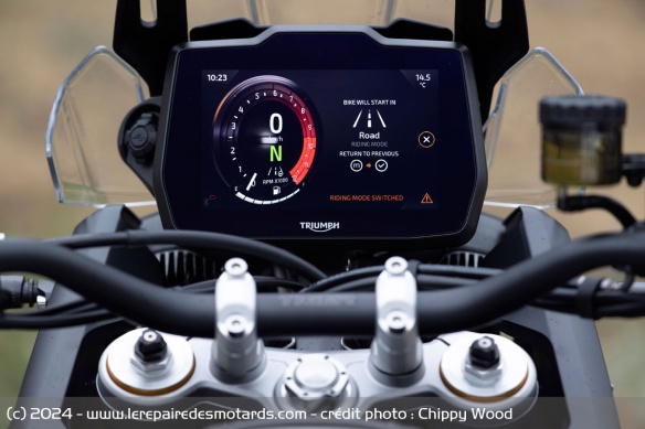 Le compteur TFT de la Triumph Tiger 900 Rally Pro