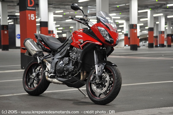 Triumph Tiger Sport 1050 de face