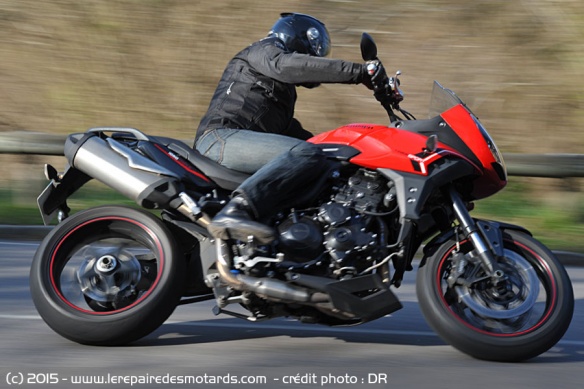 Triumph Tiger Sport 1050 sur nationale