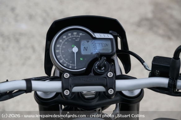 Le compteur de la Triumph Tracker 400