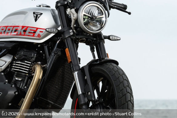 La fourche de la Triumph Tracker 400