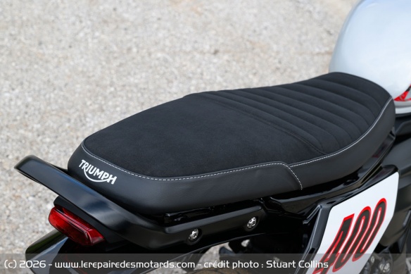 La selle de la Triumph Tracker 400