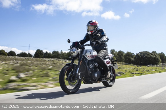 Essai moto Triumph Tracker 400