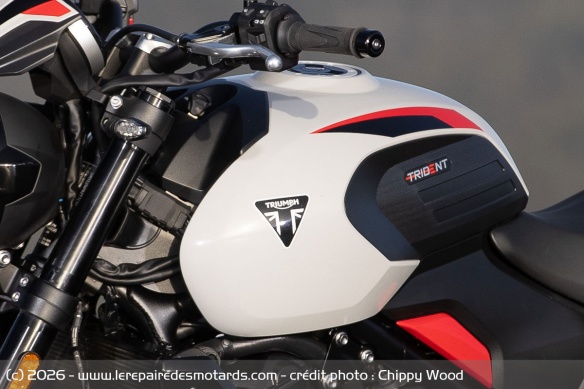 Le r&eacute;servoir de carburant de la Triumph Trident 800