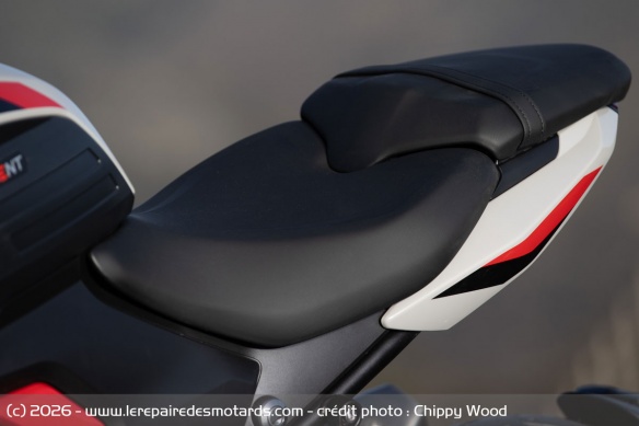 La selle se r&eacute;v&egrave;le assez confortable et bien d&eacute;coup&eacute;e