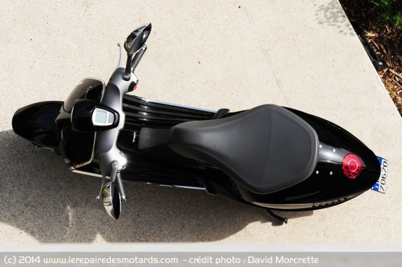 Vue du dessus du Vespa 946