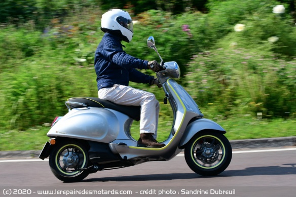 Essai scooter électrique Vespa Elettrica