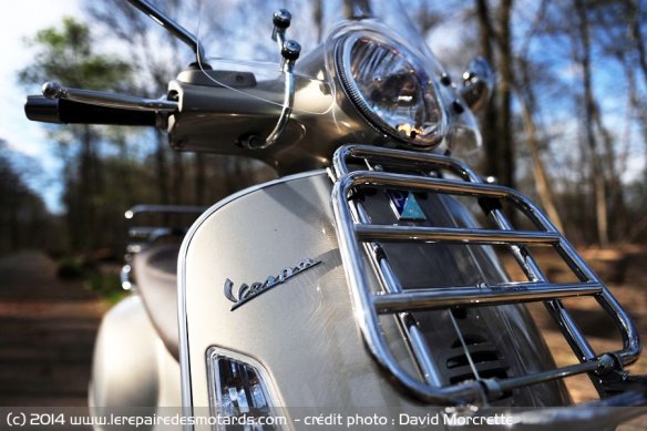 Face avant scooter Vespa GTS 300 avec porte-paquet