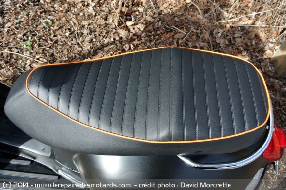 Selle avec liseré sur Vespa GTS 125 Super ie