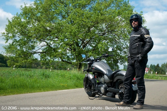 Motard et Victory Gunner 