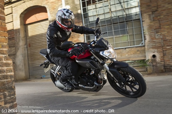 Yamaha MT-125 en ville