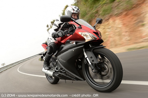 Yamaha YZF R125 sur départementale