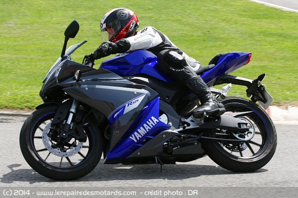 Yamaha YZF R125 sur piste