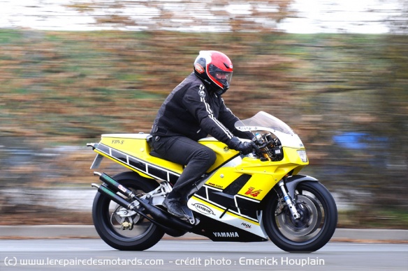 Yamaha 500 Sambiase sur autoroute