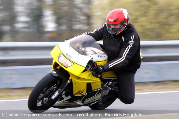 Yamaha 500 Sambiase sur départementale