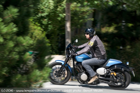 Yamaha XV 950 Racer sur route