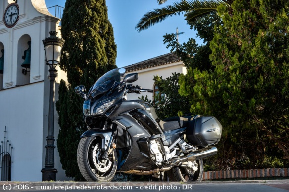 Yamaha FJR 1300 AE cote