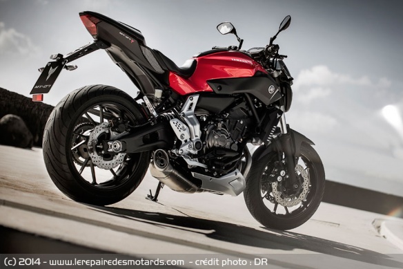 Yamaha MT-07 en rouge