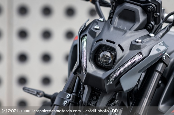 Le nouveau phare avant change nettement le style du roadster
