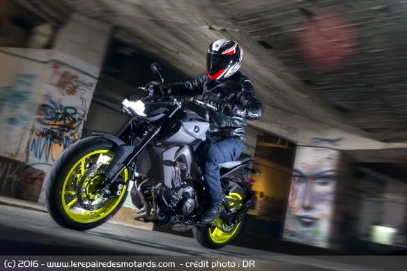 Yamaha MT-09 en ville