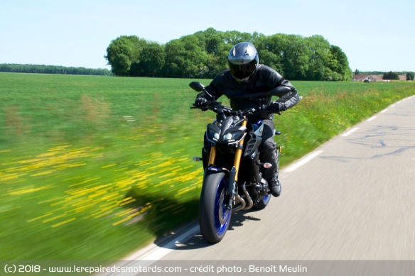 La Yamaha MT-09 SP à l'accélération