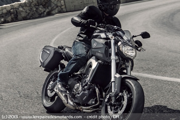 Yamaha MT-09 sur route