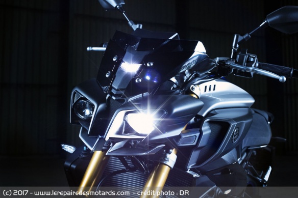 Phare de la Yamaha MT-10 SP