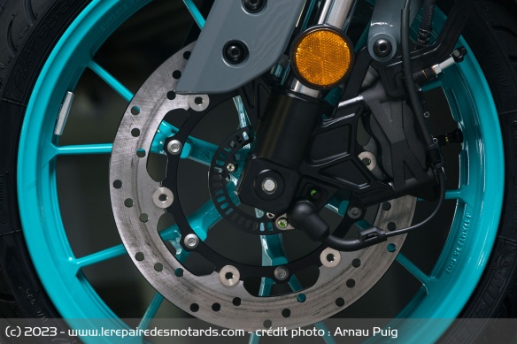 Le frein avant de la Yamaha MT-125 2023