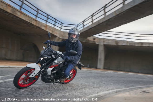 Yamaha MT-125 en ville