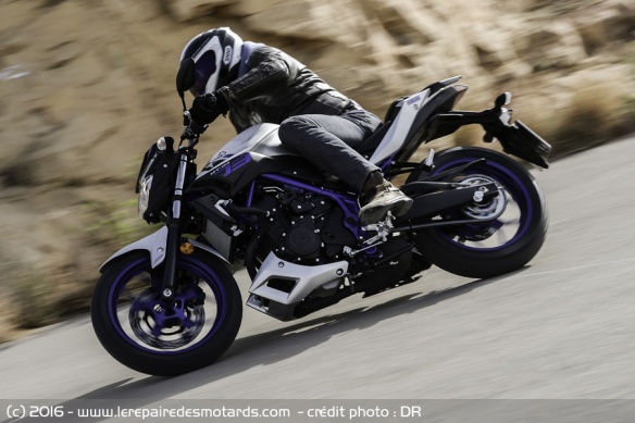 Yamaha MT-03 à l'attaque