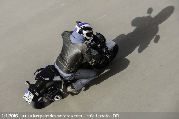 Yamaha MT-03 du dessus