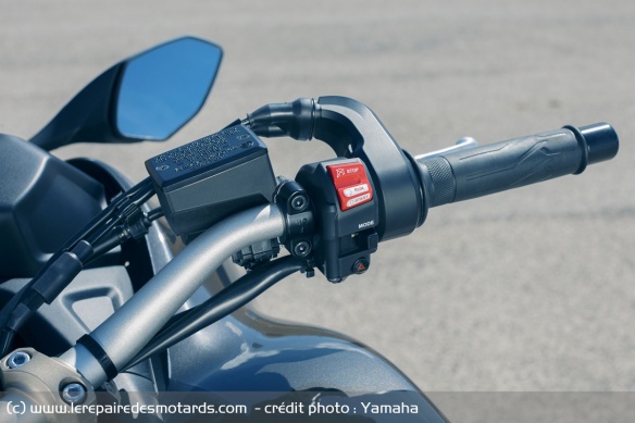 Accélérateur de la Yamaha Niken