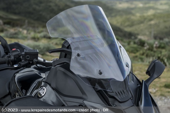 La bulle réglable de la Yamaha Niken GT