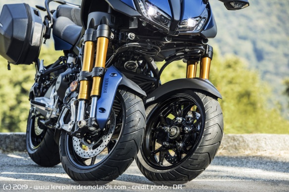 Les doubles fourches de la Yamaha Niken GT