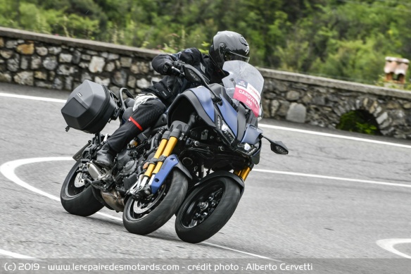 Essai de la Yamaha Niken GT sur route