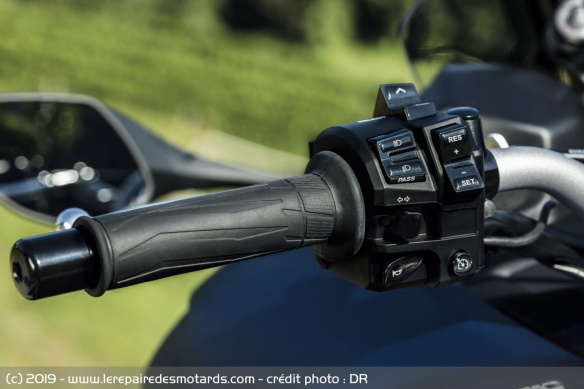 Commodos de la Yamaha Niken GT