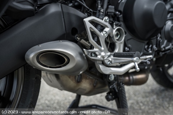 Le silencieux de la Yamaha Niken GT