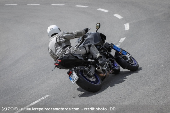 Essai de la Yamaha Niken sur route