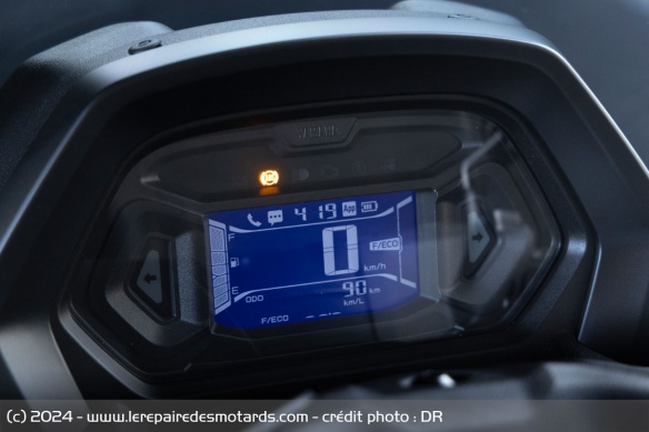 Le compteur LCD du Yamaha NMAX 125