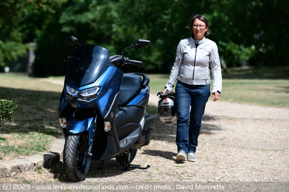Un petit scooter urbain