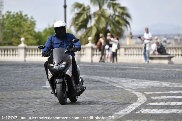 Le Nmax en ville