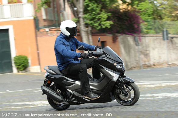 Le Nmax dans les rues de Rome