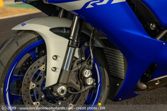 Fourche inversée de la Yamaha YZF-R1