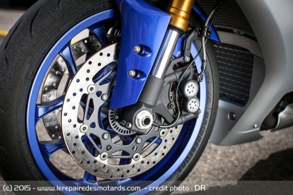 Etriers et freins des Yamaha YZF R1 et R1M