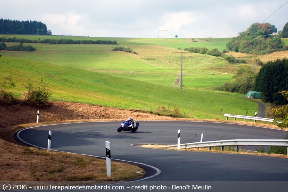 Yamaha YZF-R1 en action dans un pif-paf